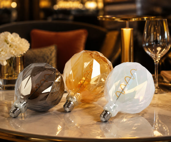 LED filament bulbs vintage warm ambient lighting cafe restaurant table decoration E27 amber glass decorative bulb LED Filament Bulb Cafe Restaurant Ambient Lighting Vintage Warm Scene